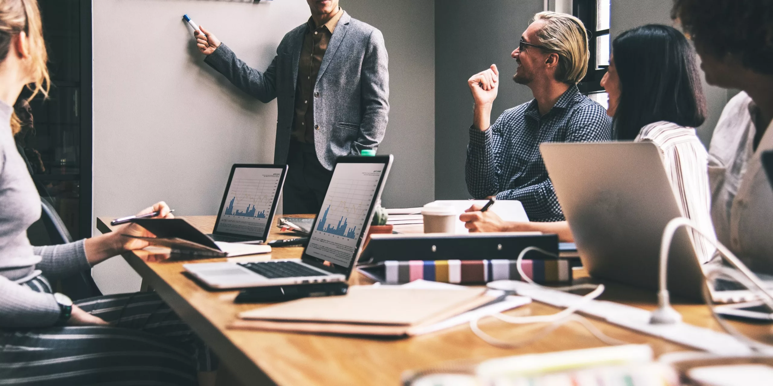 review-analytics-kpis-marketing-sales-service review-analytics-kpis-marketing-sales-service