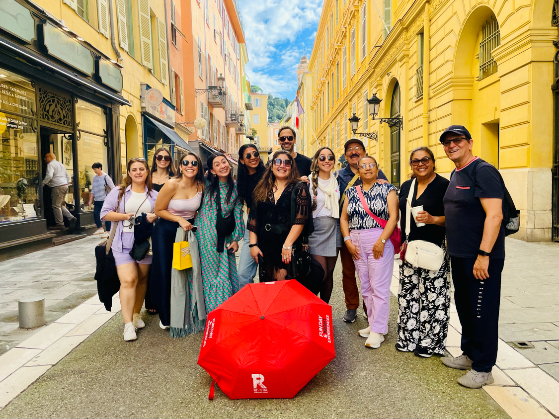 Community photo 1 - group at Place Masséna